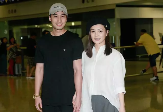 38歲阿嬌婚後近照曝光,衣著寬鬆胖成國字臉,是幸福肥還是懷孕