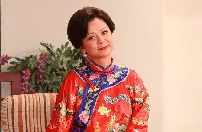 高欣欣淚憶「欠百萬卡債」被要求陪議員!與李國超不婚「疼愛繼女如親生」狂瘦10公斤奪冠軍
