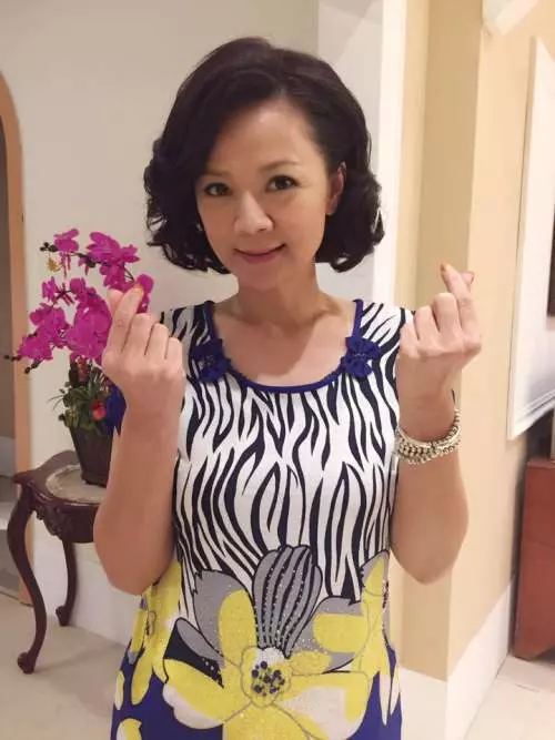 高欣欣淚憶「欠百萬卡債」被要求陪議員!與李國超不婚「疼愛繼女如親生」狂瘦10公斤奪冠軍