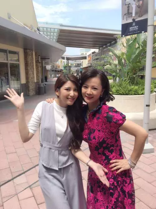高欣欣淚憶「欠百萬卡債」被要求陪議員!與李國超不婚「疼愛繼女如親生」狂瘦10公斤奪冠軍