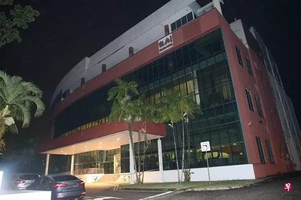 【新加坡】男友發狂X老闆 女友午餐回來愣了!父親:兒子心太軟 ,竟然惹禍上身!