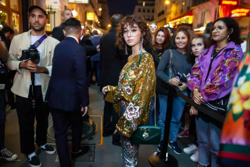 征服整個米蘭!蔡依林「美背辣腿」登國際時尚週 一轉身「前面只剩一塊布」老外狂盯:台灣天後太辣❤
