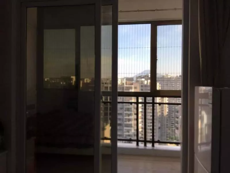 女網友長期在大陸工作打算找房搬家,看到浴室讓她傻眼直呼:「是要穿泳衣洗澡嗎」?