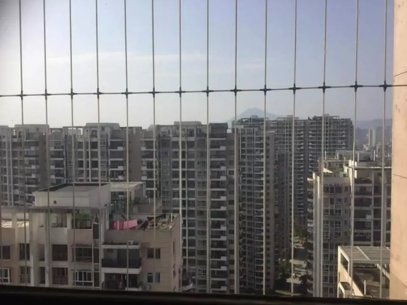 女網友長期在大陸工作打算找房搬家,看到浴室讓她傻眼直呼:「是要穿泳衣洗澡嗎」?