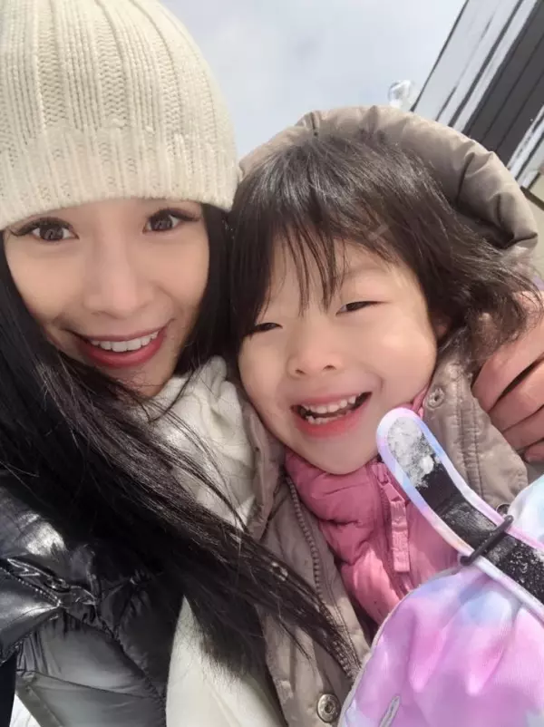 5歲女兒在學校哭了!老師傳訊息「曝光原因」 艾莉絲聽完眼眶跟著紅:提前收到母親節禮物...