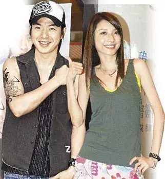當年是偶像劇王子,女友車禍去世後「代替盡孝7年」,談過8段感情從不承認現在認了她!
