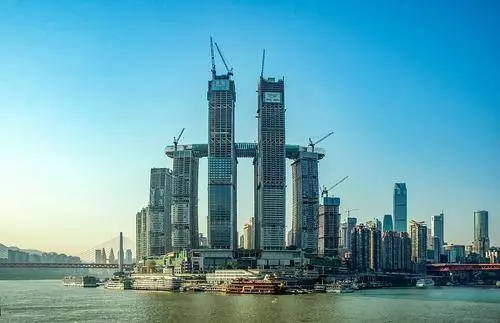 國外媒體驚訝地發現【中國建了一座橫向摩天大樓】把老外都驚到了!