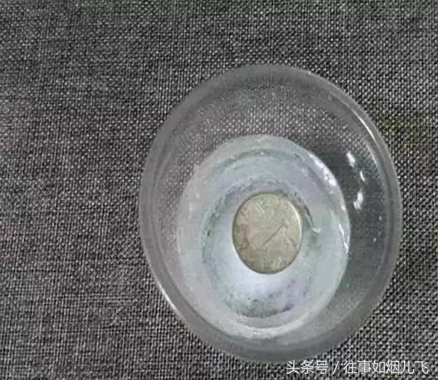為什麼出門前一定要放一枚硬幣在冰箱裡?現在知道還來得及!