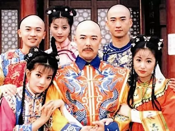 《還珠格格》俠女柳紅神逆齡!她嫁圈外老公「曬乖巧女兒」 如今剪去長髮網友大讚:比21年前還美