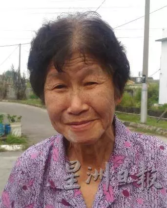 【又一單廢料亂倒!】羅里開入住宅溝渠傾倒工業廢水,鎮居民心慌慌!