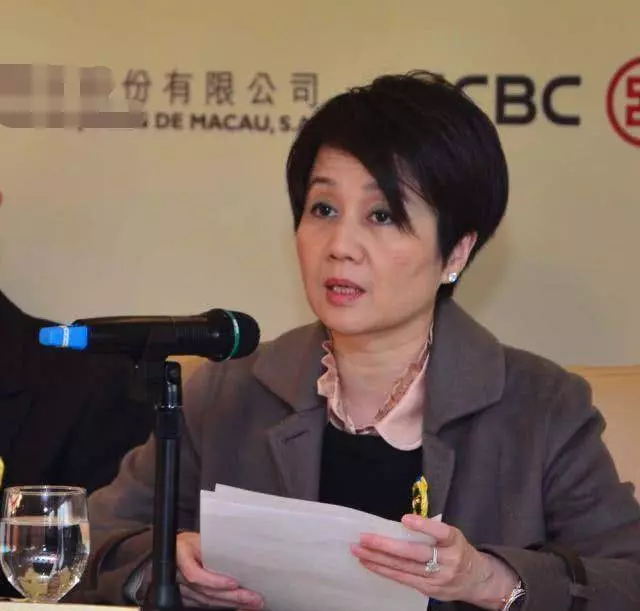 何超盈未婚先孕,揭露豪門家族即將風起雲湧的內幕,不得不稱讚四太,這步棋走得太妙了