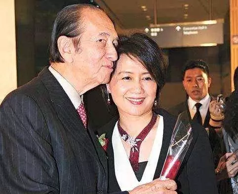 何超盈未婚先孕,揭露豪門家族即將風起雲湧的內幕,不得不稱讚四太,這步棋走得太妙了