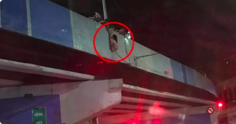 女子跳橋輕生出動警消救援,但網友卻驚悚發現「她身體只剩一半了」!