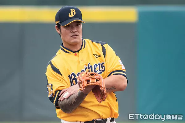 影/林智勝很強壯 挨頭部觸身球無大礙
