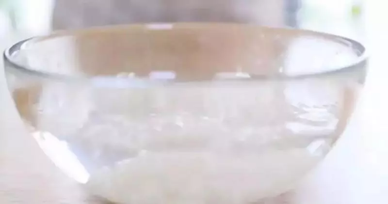 容易咀嚼和吞咽消化的豬肝菠菜粥!媽媽必收藏哦!