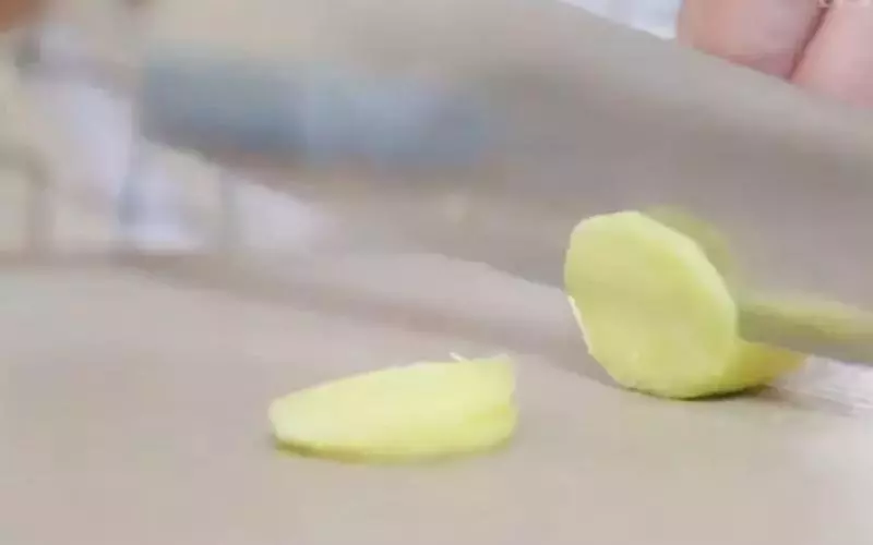 容易咀嚼和吞咽消化的豬肝菠菜粥!媽媽必收藏哦!