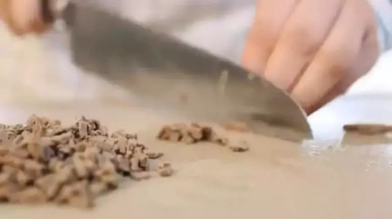 容易咀嚼和吞咽消化的豬肝菠菜粥!媽媽必收藏哦!
