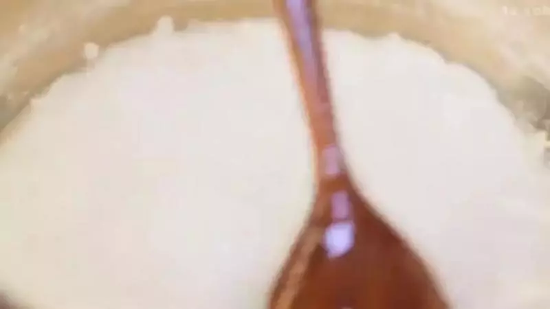 容易咀嚼和吞咽消化的豬肝菠菜粥!媽媽必收藏哦!
