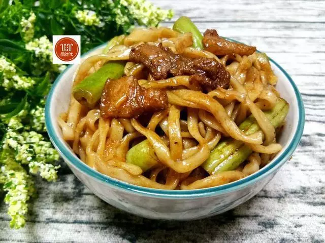 家常豆角燜面,這樣做軟糯咸香,不粘不黏,最好吃,最營養!
