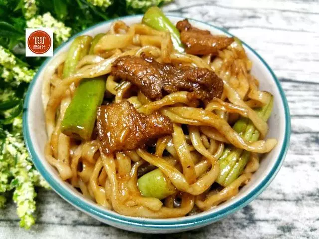 家常豆角燜面,這樣做軟糯咸香,不粘不黏,最好吃,最營養!
