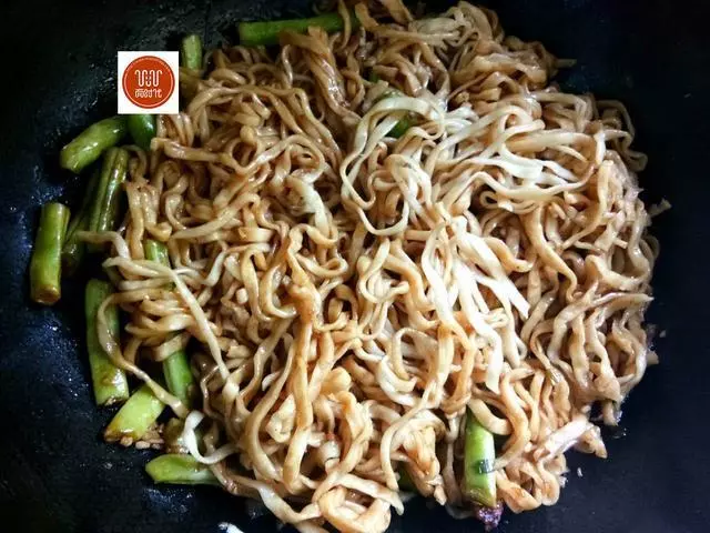 家常豆角燜面,這樣做軟糯咸香,不粘不黏,最好吃,最營養!