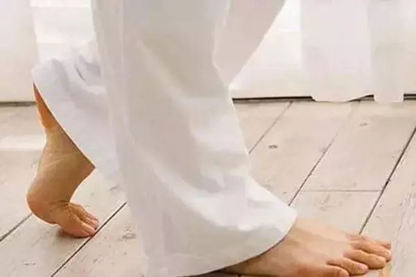 每天堅持踮踮腳,踮走百病人不老