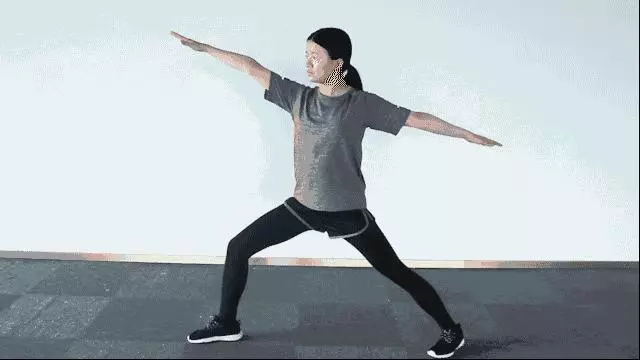 試試!這套「甩手養生操」,護關節、強心臟,每天只需5分鐘~