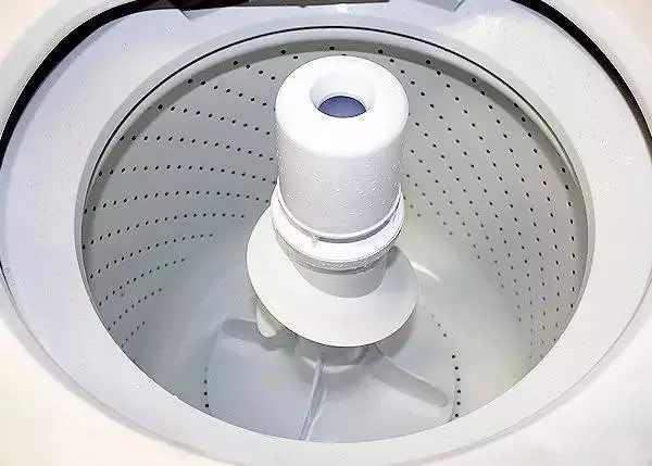 「洗衣機」太久沒清洗 只會讓衣服越洗越髒 教你一招 洗衣機立刻乾淨看起來像新的