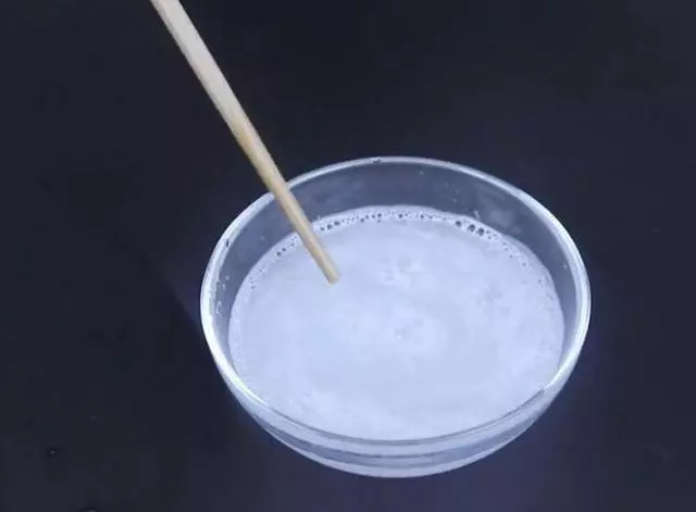 牙膏擠在白醋里太厲害了 人人都能用上 趕快試試