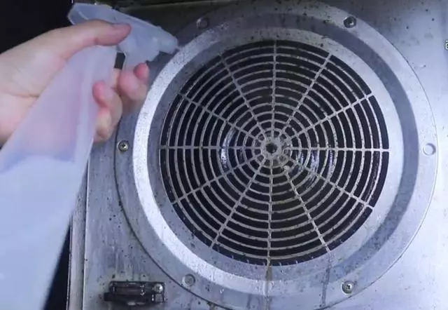 牙膏擠在白醋里太厲害了 人人都能用上 趕快試試