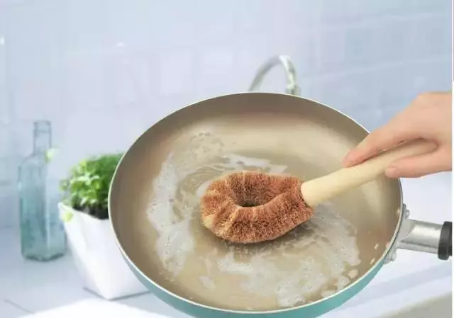 牙膏擠在白醋里太厲害了 人人都能用上 趕快試試