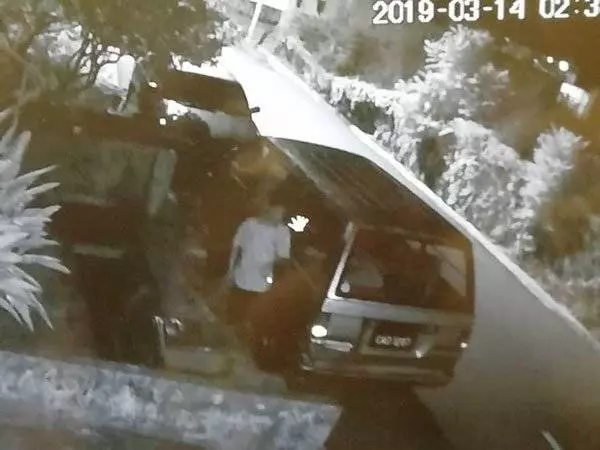 可惡竊賊 破窗刮財後還放火燒車