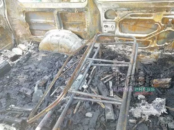 可惡竊賊 破窗刮財後還放火燒車