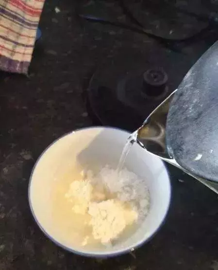 周末在家給孩子做一些春卷美食 香脆美味