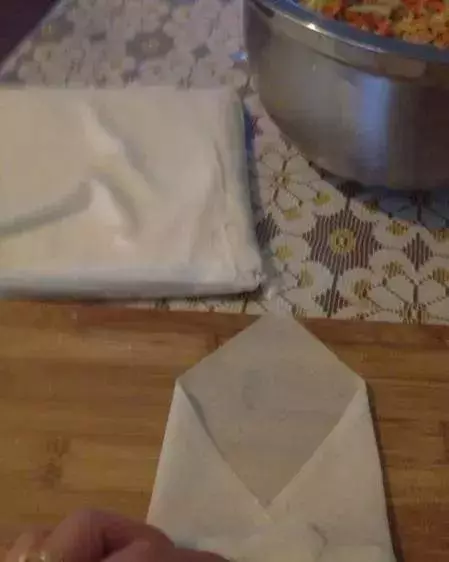 周末在家給孩子做一些春卷美食 香脆美味