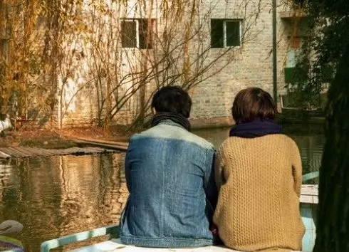 男子出軌後離婚,每月給前妻打五千塊錢,一年後婆婆過來才知真相
