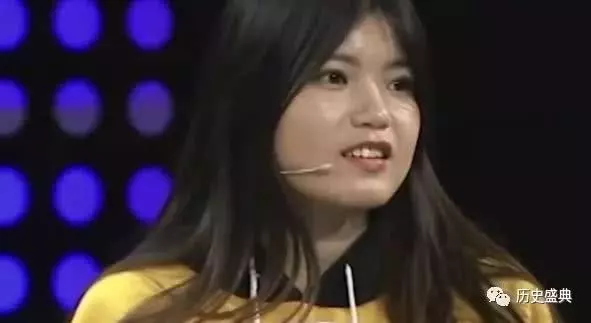 男出不起10萬彩禮,奶奶拿出明代的金耳環,女子看到報價不笑了