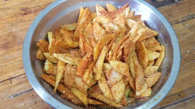 腌生芒果,很多人都喜歡吃的一道小吃,你們老家是這樣做嗎?