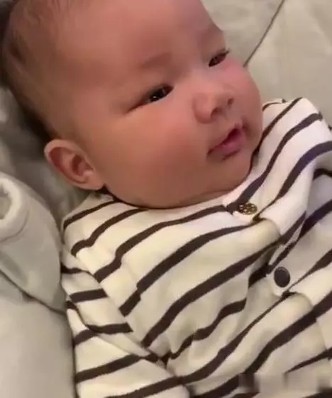 王祖藍大方放出女兒正臉,「吶喊」打招呼的樣子討人稀罕!