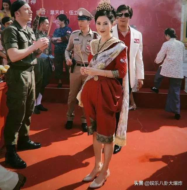 50歲的她貌美膚白,曾為患病父親息影8年,身材顏值在線但仍單身!