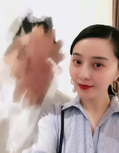 范冰冰與友人的合照在網上流出,身形仍舊纖細狀態非常不錯