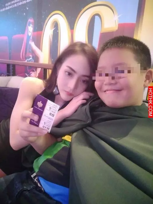 一部iPhone X包一晚!小學生約女模平安夜拍拖瘋傳