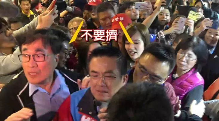 掃街被嗆!韓冰3大貼心舉動 ,他讚:家教超好