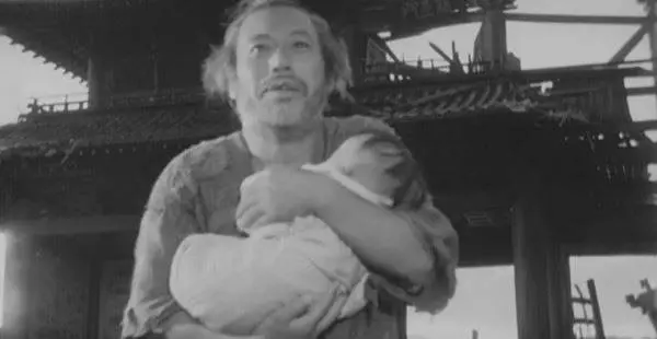 父親含淚將死嬰扔去喂野狼,山坳野狼竟將其救活並喂養!