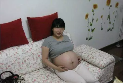 生完孩子老公說分房,晚上喂孩子我順便幫老公蓋被子,第二天離婚