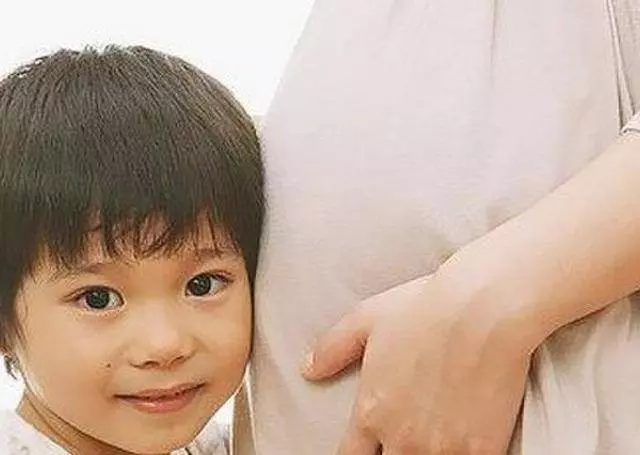 生完孩子老公說分房,晚上喂孩子我順便幫老公蓋被子,第二天離婚