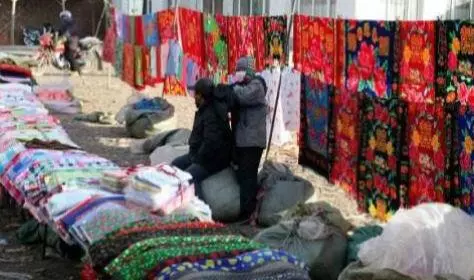 老婆去世五年,女兒帶同學來家裡玩,同學指著老婆照片喊媽媽!