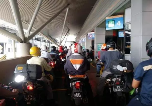 29名馬勞被控,分別被罰款1300至6000令吉千萬不要再天真了