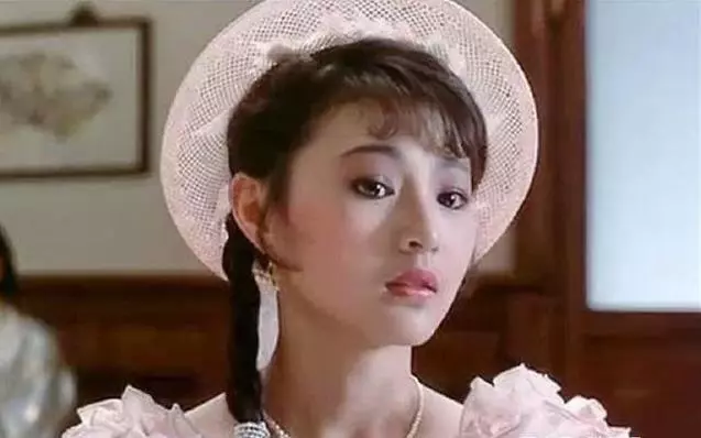 53歲武打女星李賽鳳近照曝光!曾經最美「霸王花」如今長成這樣!