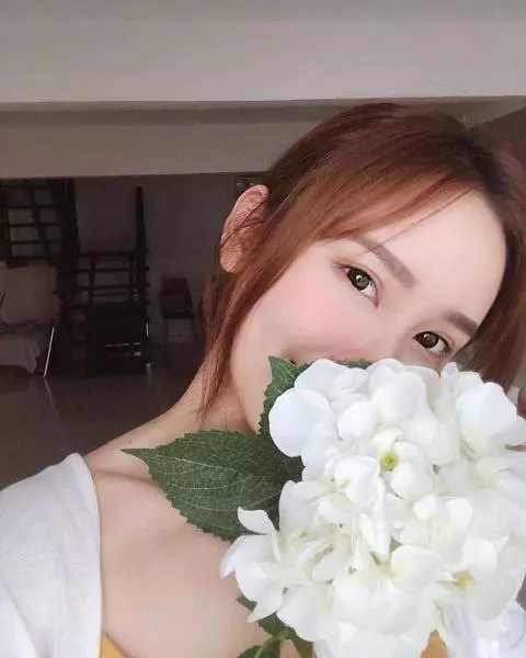 Emily江倩齡老公沉默2日後「首次公開婚紗照」, 發文698字告白今生摯愛~ 謝謝他曾讓天使幸福過